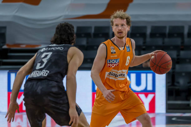 保罗与比卢 保罗与比卢