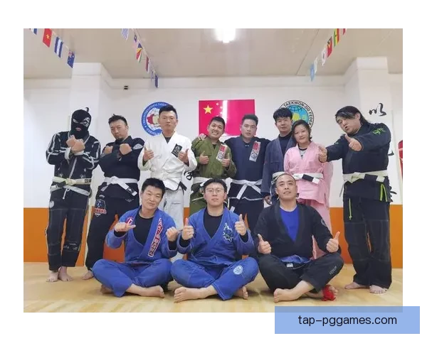 柔道比赛：搏击之美矢志冠军